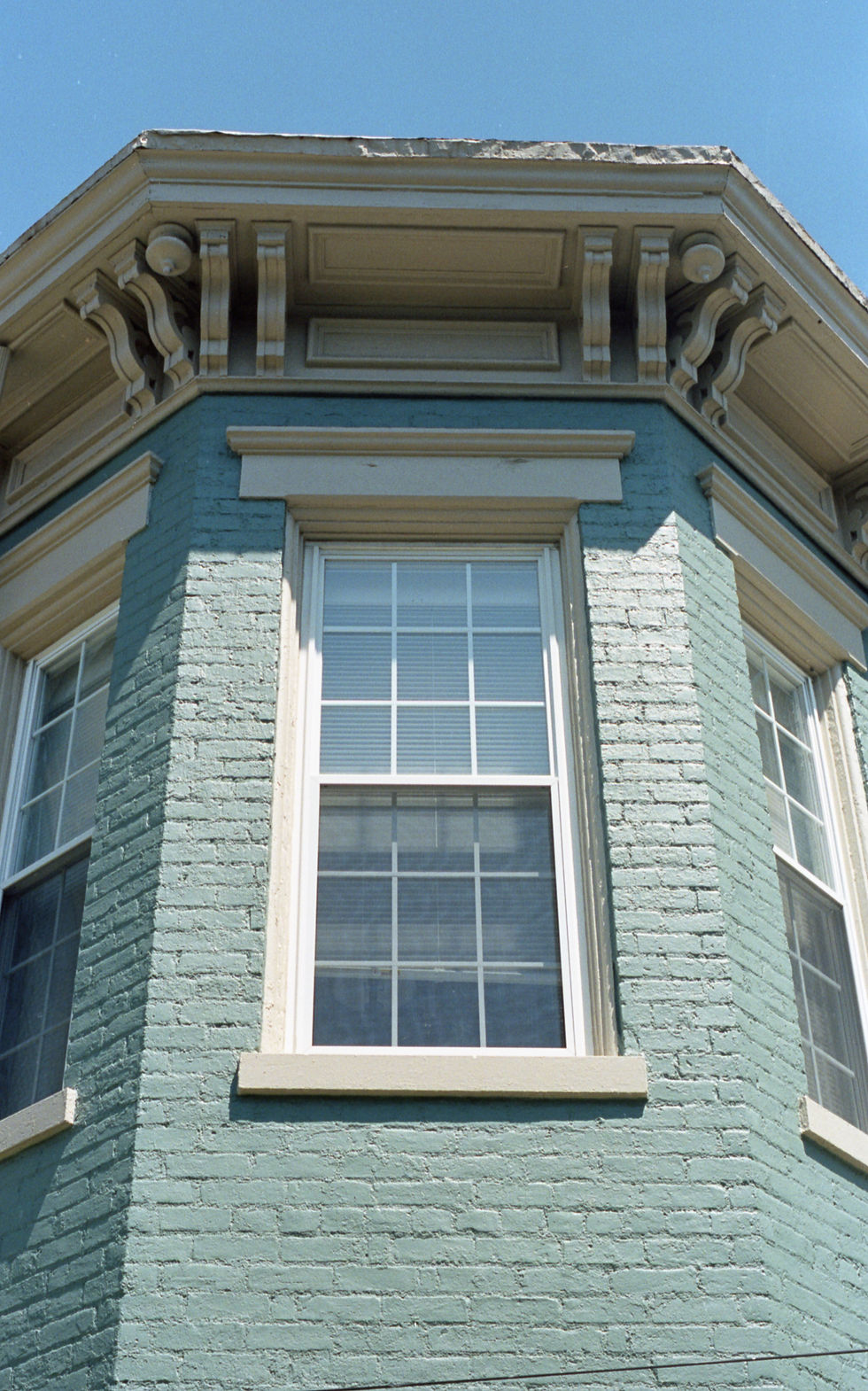Portra 400 Pushed to 200 - Window victorian apartment Kentucky Newport
