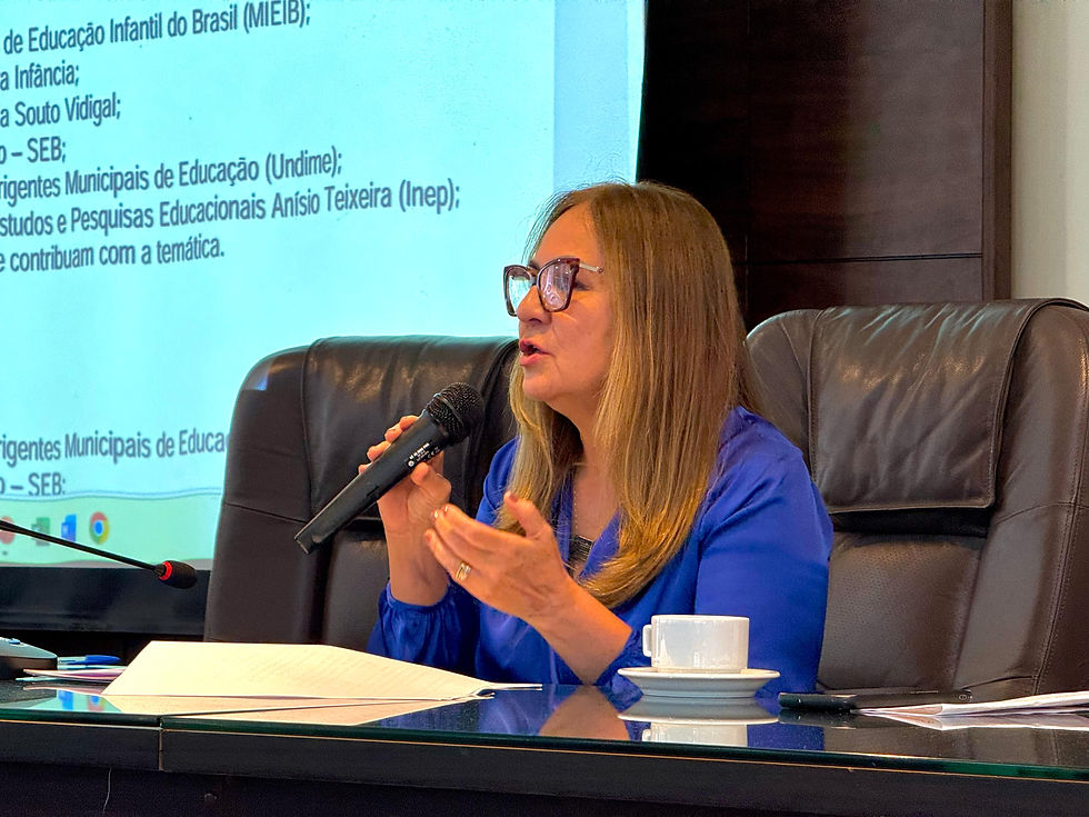 Professora Goreth destacou dados alarmantes, como a queda de 27% nas matrículas da EJA desde 2018 