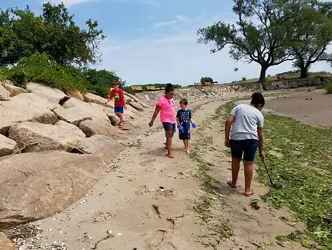 litter-awareness-trash-cleanup-volunteers-14