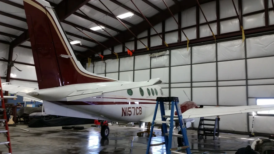 executive-auto-detail-detailed-airplane