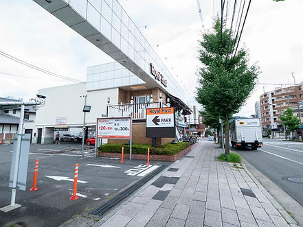 左手にロイヤルホストを見ながら、直進します