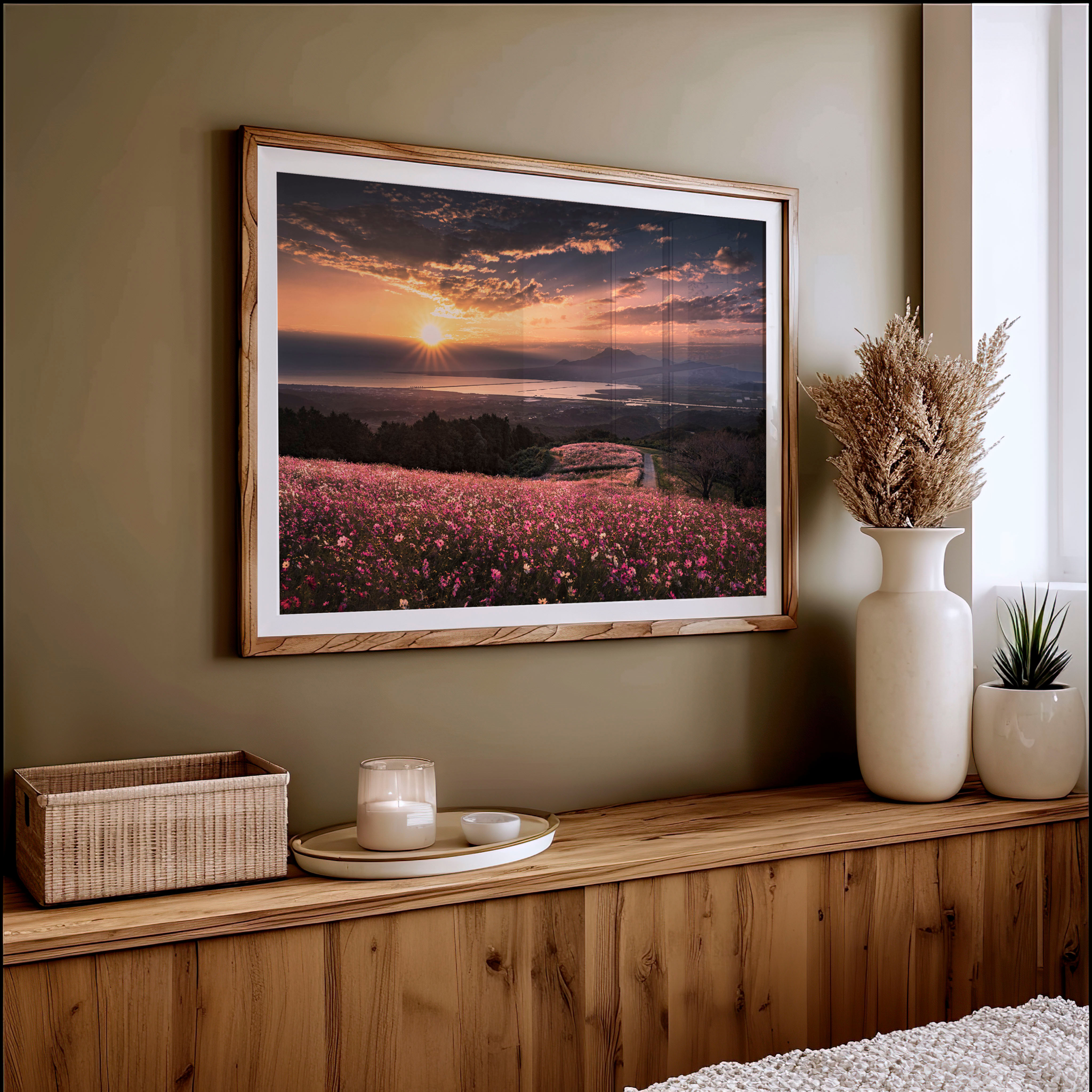 「朝日に映えるコスモス」額装｜局 佳樹