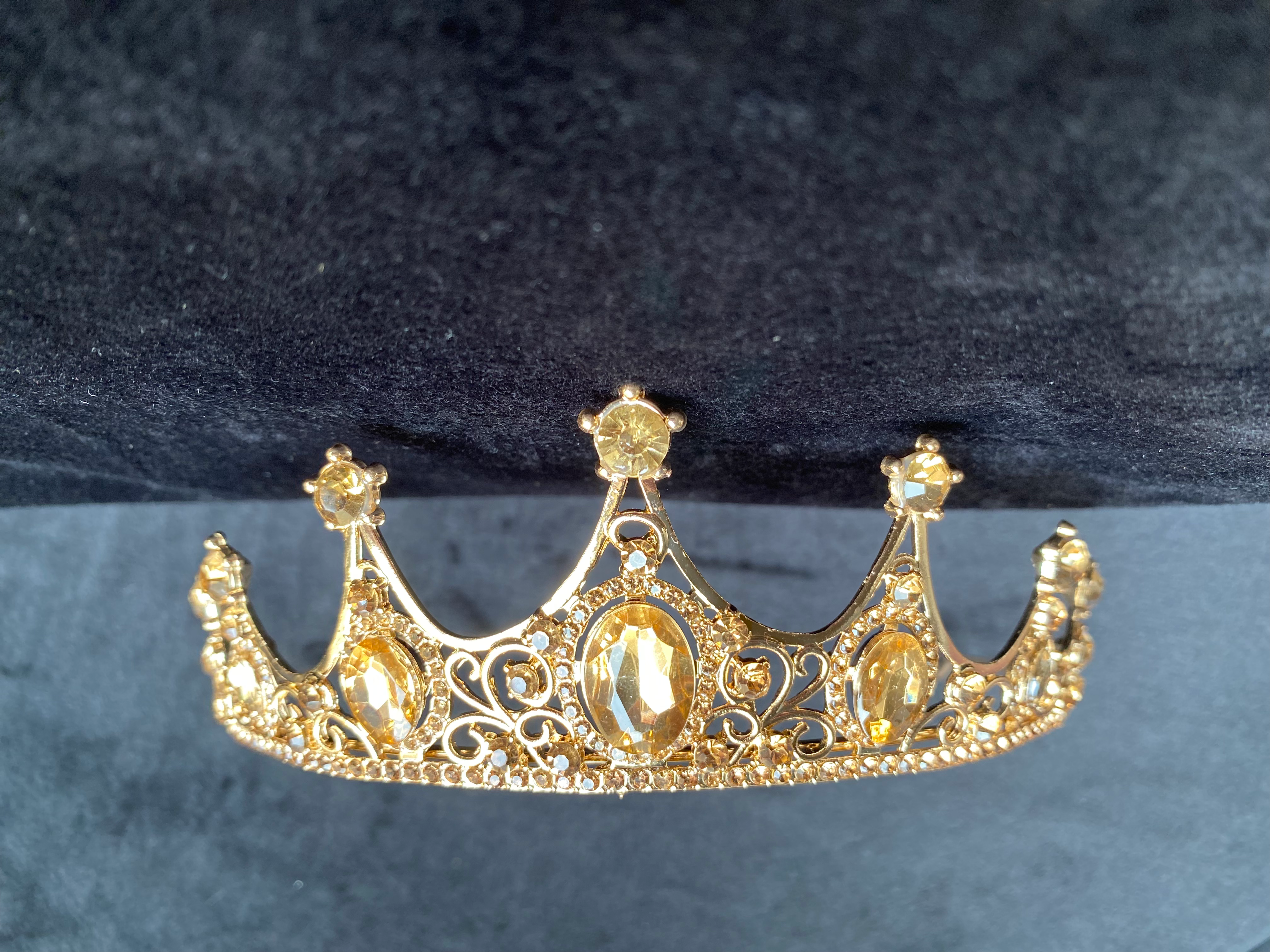 Tiara Gold with gold Jewels