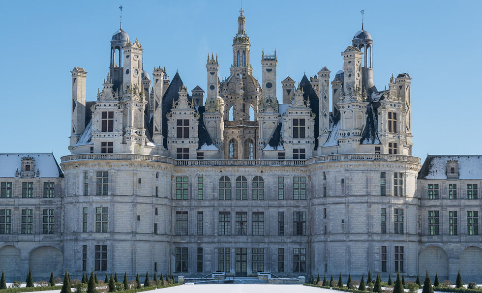 2560px-Château_de_Chambord_sous_la_neige.jpg