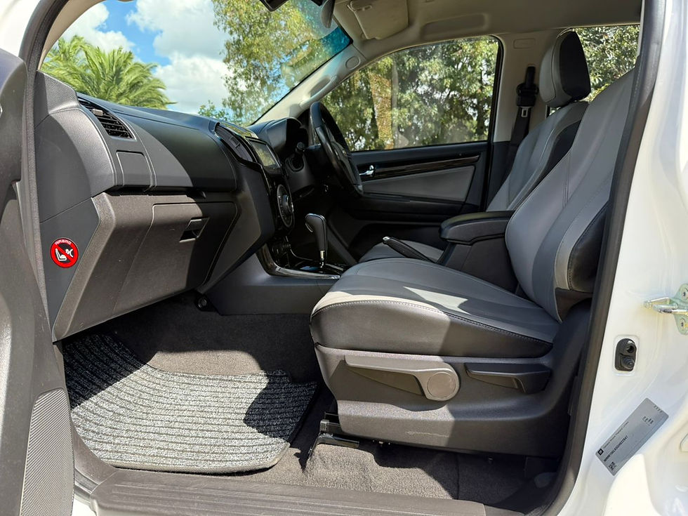 Thumbnail: Chevrolet Trailblazer, 7-8 Seater, Automatic, Diesel