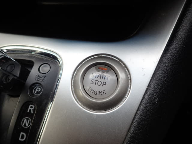 Thumbnail: SUV: Nissan Serena 7-10 Seater, Automatic
