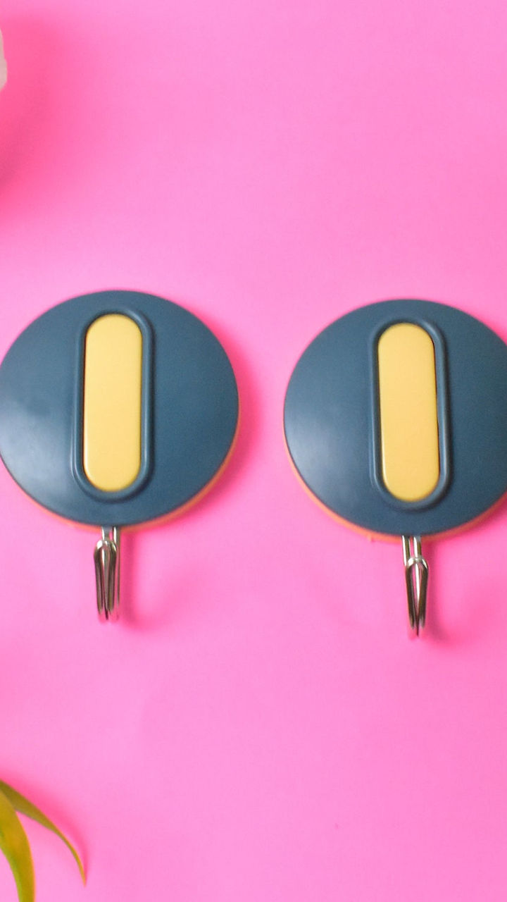 Strong Round Shape Self-Adhesive Hooks (2 Pcs)