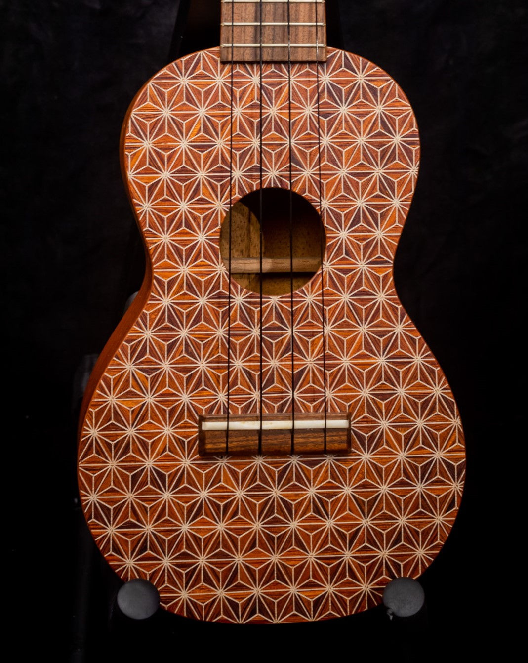 Soprano Ukulele/ Red Hemp Leaf