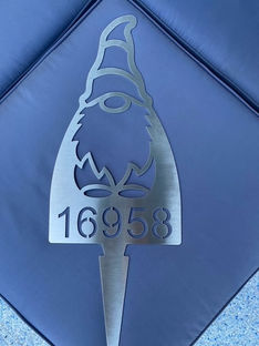 Gnome-yard-stake.jpeg