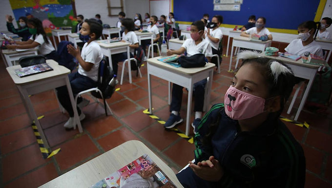 A mediano y corto plazo se debe seguir pensando en la alternancia educativa