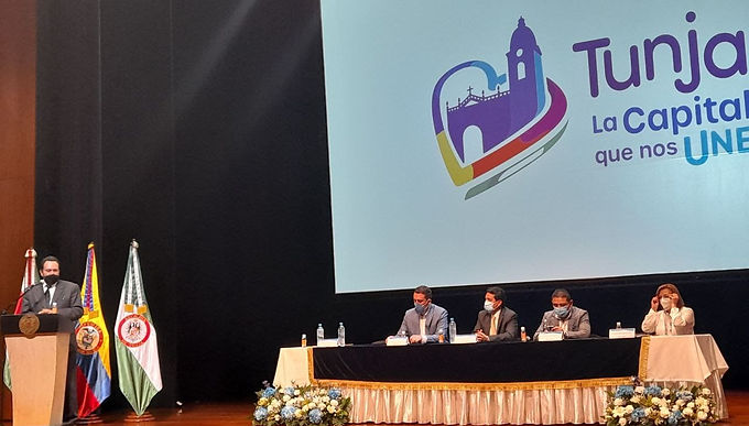 200 millones fueron entregados para estudiantes del ColBoy