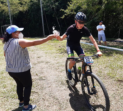 Aplausos para los ciclistas que participaron en Buga
