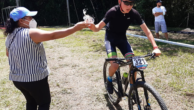 Aplausos para los ciclistas que participaron en Buga
