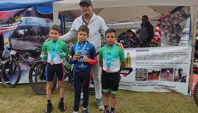Aquí las posiciones de los ciclistas del occidente