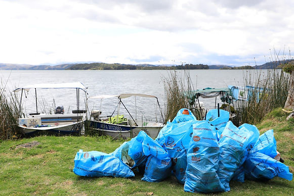Corpoboyacá realiza limpieza de la ronda del Lago de Tota