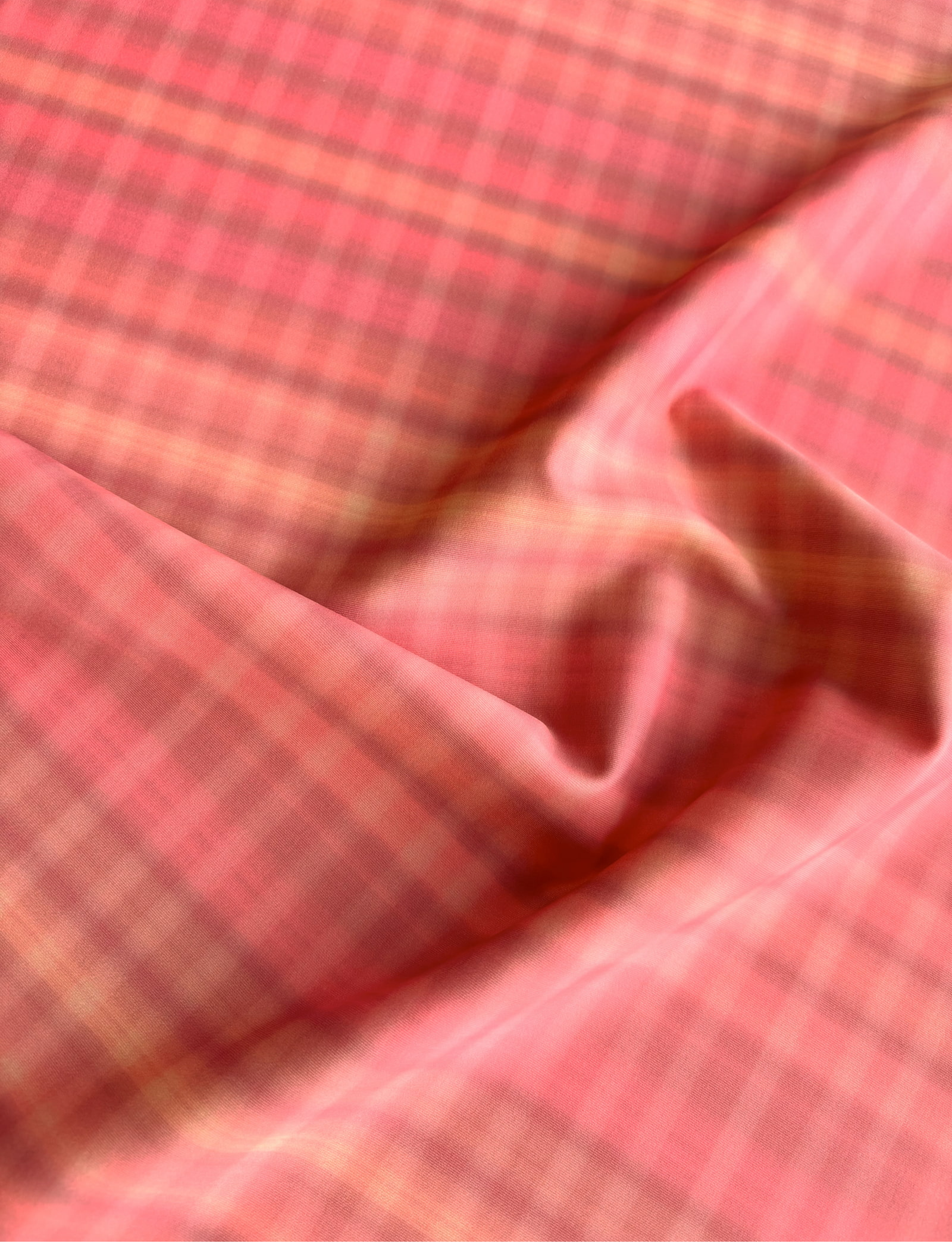 tissu lycra Chennai sunset motif type madras rosé et orangé - vue du motif plissé