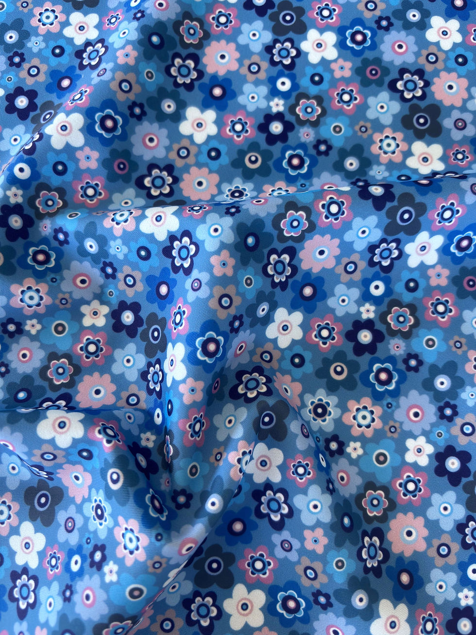 Miniature : tissu lycra Cyanea motif floral tons bleus - vue du motif plissé
