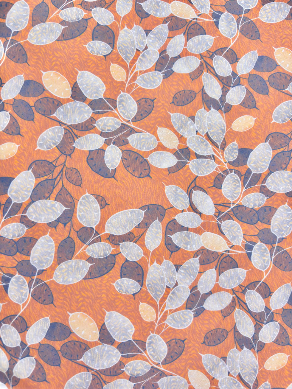 Miniature : Tissu lycra Lunaria imbris motif végétal feuille de monnaie du pape imprimé bleu, orange et blanc - vue du motif
