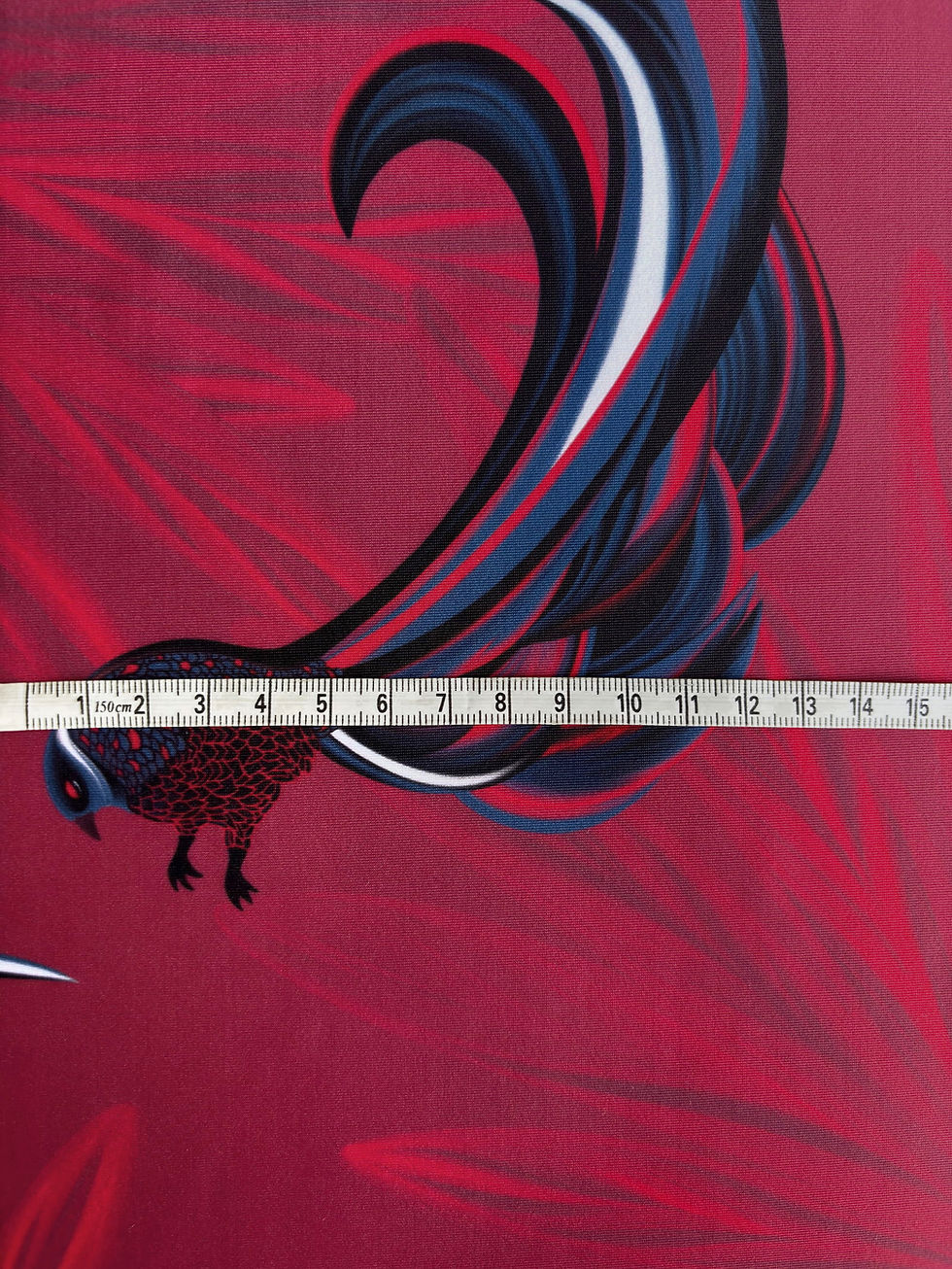 Miniature : Tissu lycra Oiseau de paradis motif animal imprimé rouge foncé, noir, bleu et blanc - mesure du motif