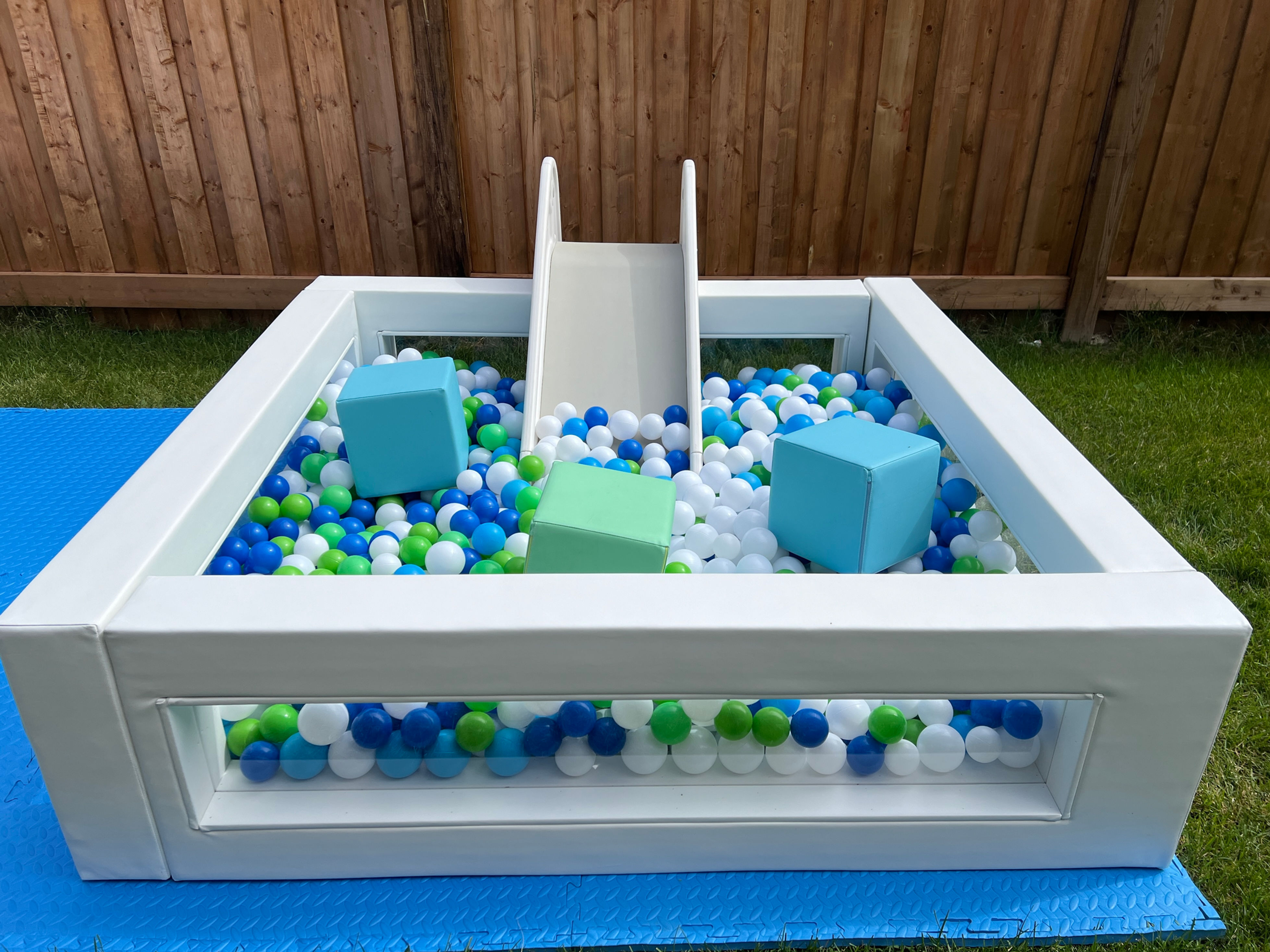 Crystal Pool with Slide - 6x6ft
