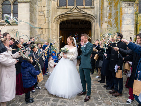Photographie de la cérémonie de mariage civile et religieuse au Domaine du Château de Chambly, capturée en février 2025. Des moments pleins d'émotion et de complicité, immortalisés par Colombe Delons, photographe de mariage en région parisienne.