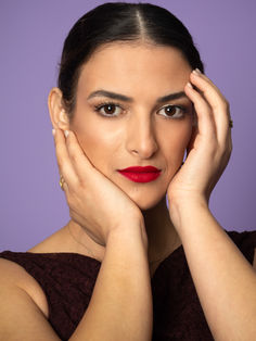 Portrait studio serré avec mise en valeur du regard et du visage, réalisé en région parisienne. Ce type de photo est particulièrement adapté aux influenceurs, comédiens et professionnels souhaitant une image forte pour leur communication digitale ou leur book.
