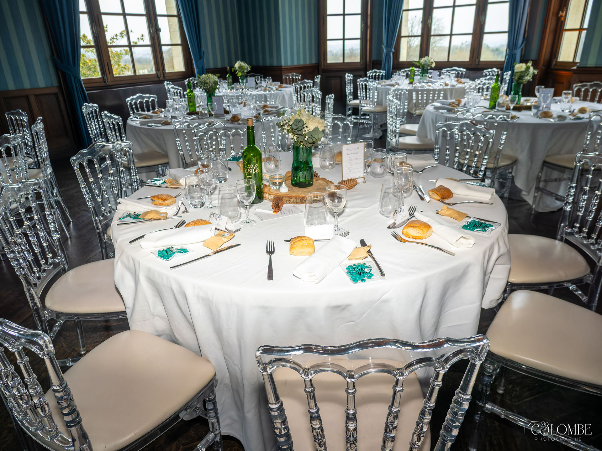 Photographie des détails de décoration du mariage au Domaine du Château de Chambly, capturée en février 2025. Des instants authentiques des petits détails du mariage, immortalisés par Colombe Delons, photographe spécialisée dans les mariages en région parisienne.