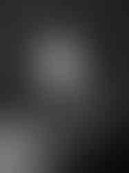 Portrait d’enfant en noir et blanc réalisé au Studio Colombe Photographie à Gentilly, en région parisienne. Cette image met en valeur l’expression naturelle et le regard lumineux d’un jeune garçon dans un style intemporel. Notre studio spécialisé en photographie enfant et famille propose des portraits artistiques, modernes et épurés, idéals pour immortaliser les émotions et la personnalité des plus petits. Séances disponibles à Gentilly et partout en Île-de-France.