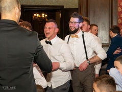 Photographie de la soirée dansante lors du mariage, capturée en région parisienne. Un moment festif avec les mariés et leurs invités, immortalisé par Colombe Delons, photographe spécialisée dans les mariages et l'ambiance de votre grand jour.