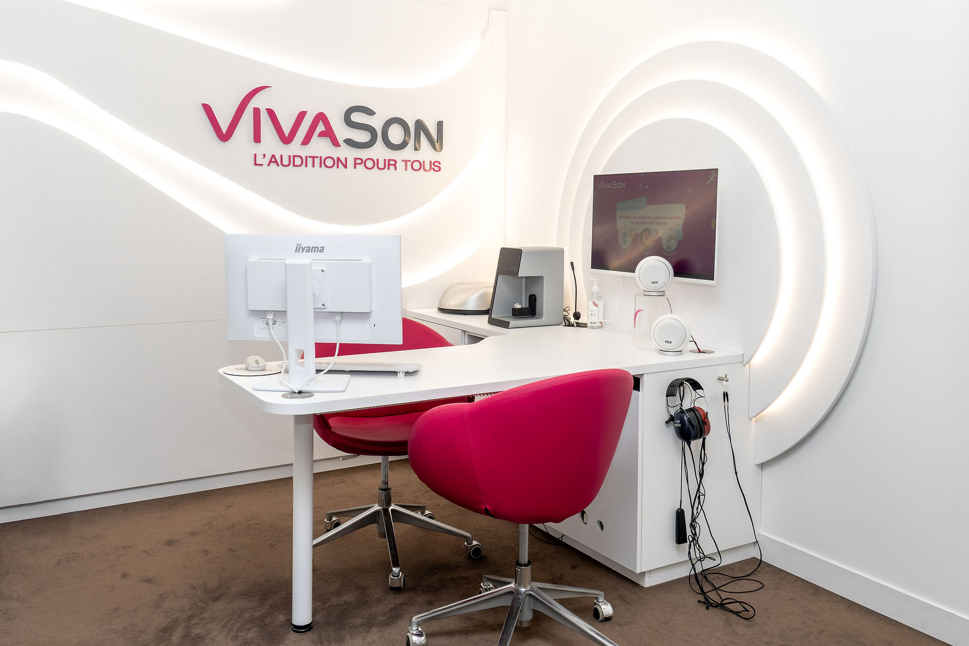Cabine d’audioprothèse du centre VivaSon Étampes, espace dédié aux tests auditifs et aux réglages des appareils.