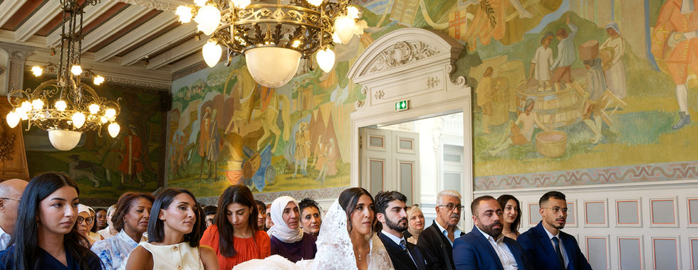Premier regard des mariés avant la cérémonie civile.