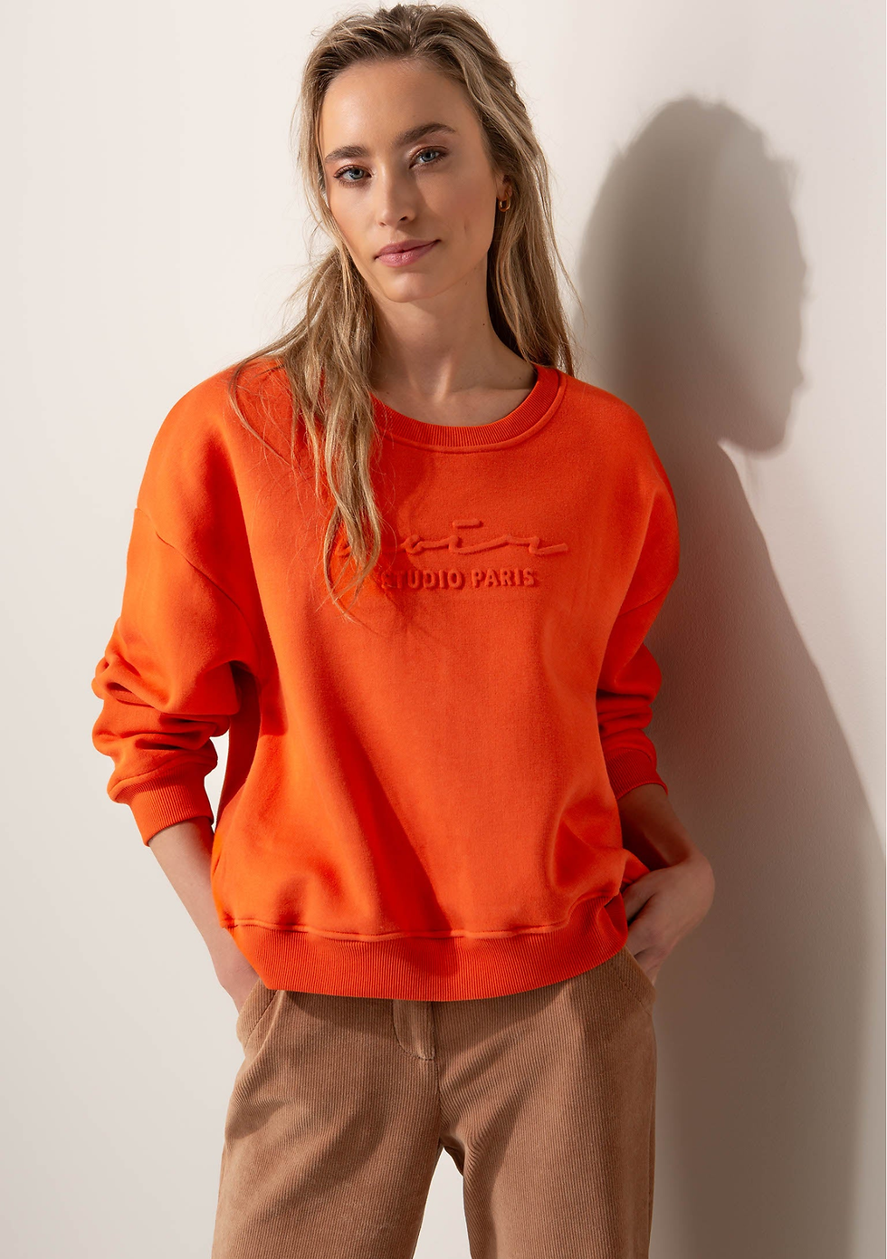 Sweatshirt in Orange von Catnoir