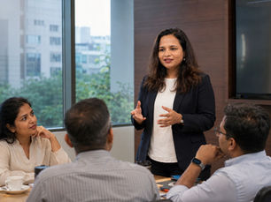 How to Speak Spontaneously at Work: Why Senior Professionals Freeze Under Pressure