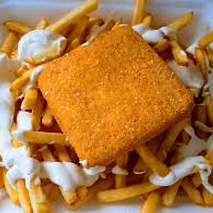 Vyprážaný syr s hranolkami a tatárskou omáčkou (100 g)