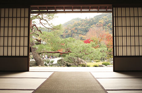Mit Blick auf Meditation Garden