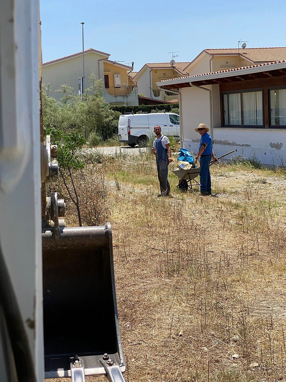 l'area era piena di materiale di tutti i generi