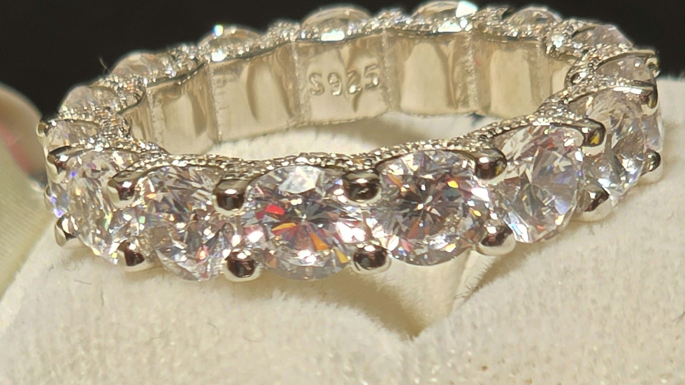 Thumbnail: Exquisite Eternity Band