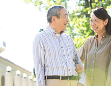 笑顔の老夫婦