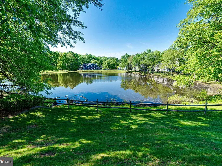 41c357f4f8bf188ea4cfb10e6da00ca7-cc_ft_768