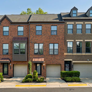 9251 Wood Violet Ct, Fairfax, VA 22031