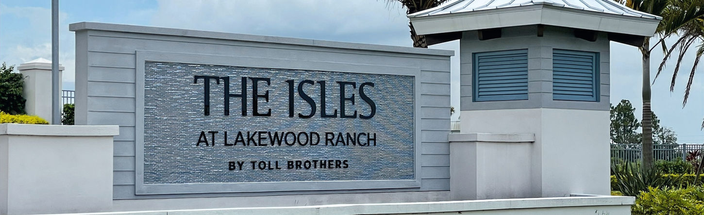 A welcome sign for The Isles at Lakewood Ranch