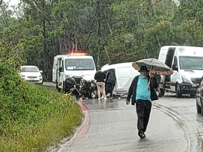 Dois veículos se envolvem em acidente na VRS-802 em Morro Redondo
