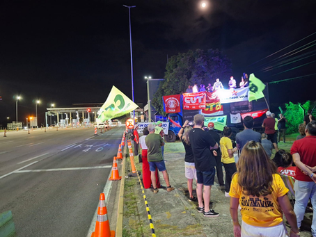 Fim da concessão é marcado por protestos e comemorações em diferentes praças de pedágio na região
