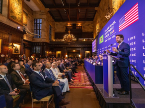 Em evento sobre investimentos no Brasil, Eduardo Leite defende senso de urgência para reformas e aumento da produtividade