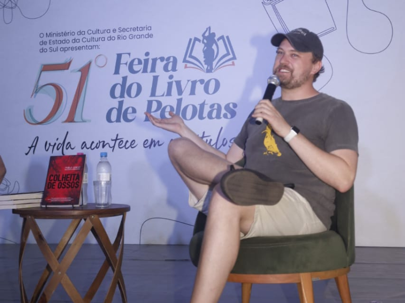 “Feiras como essa deveriam acontecer em todo o país”, diz Pablo Zorzi na 51ª Feira do Livro de Pelotas
