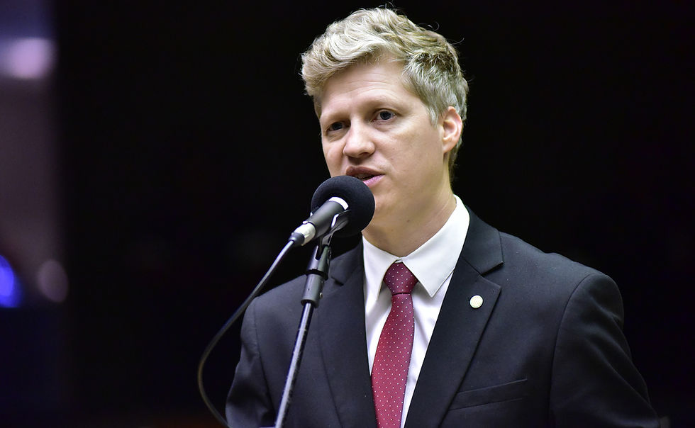 Marcel van Hattem recebe mais alta honraria concedida pela Câmara Municipal de Porto Alegre / Foto: Zeca Ribeiro/Câmara dos Deputados
