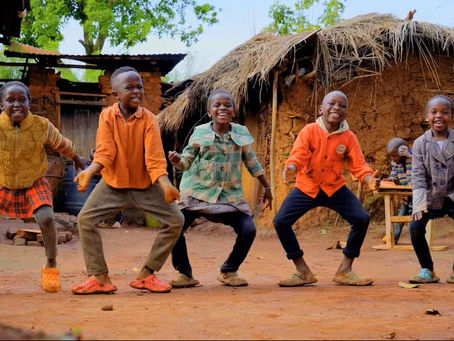 Famosos niños bailarines de África se mueven al ritmo de 'Parte & Choke' de Jombriel