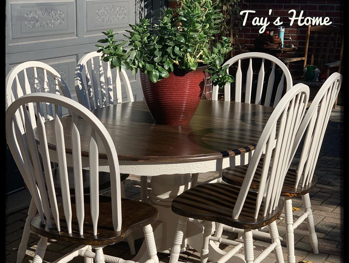 Kitchen/Dining Table