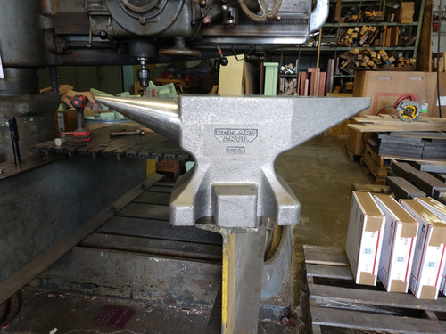 260lb Double Horn-with shelf | Holland Anvil