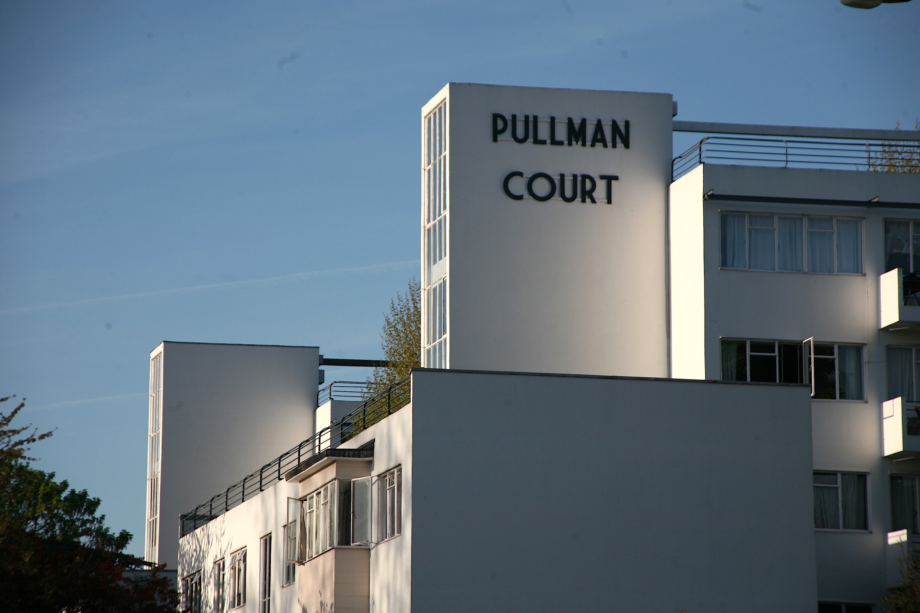 Gallery (today) pullmancourt
